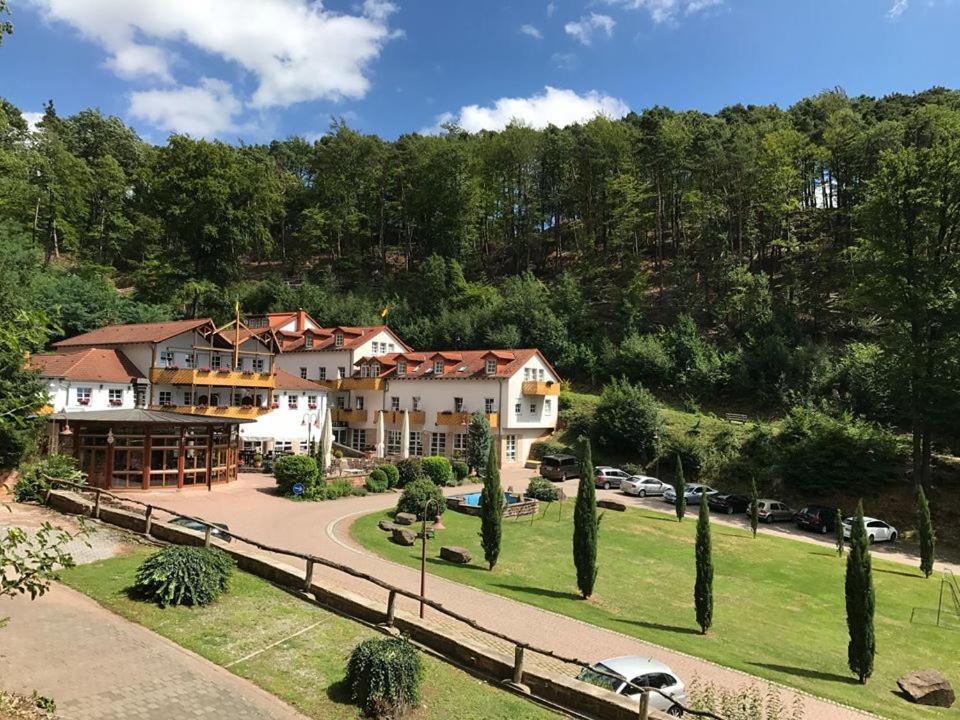 Schlosshotel Ландщул Екстериор снимка
